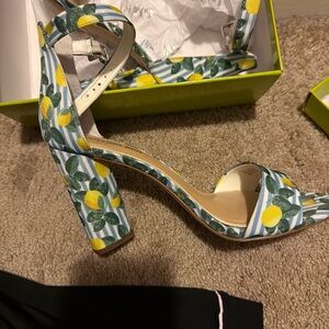 Gianni Bini Lemon Print Block Heels – Size 8.5